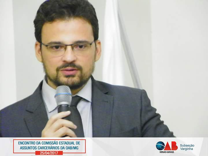 Dr. Fábio Márcio Piló Silva discursando em encontro da Comissão Estadual de Assuntos Carcerários da OAB/MG